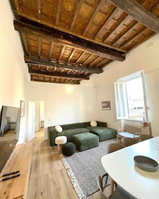 Aphrodite Apartment Piazza Venezia Рим Екстер'єр фото